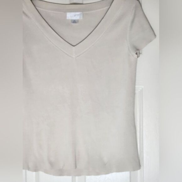 Loft Ann Taylor MP Cream SILK Blend Knit V-neck Shrtslv Women’s Top - Picture 3 of 5